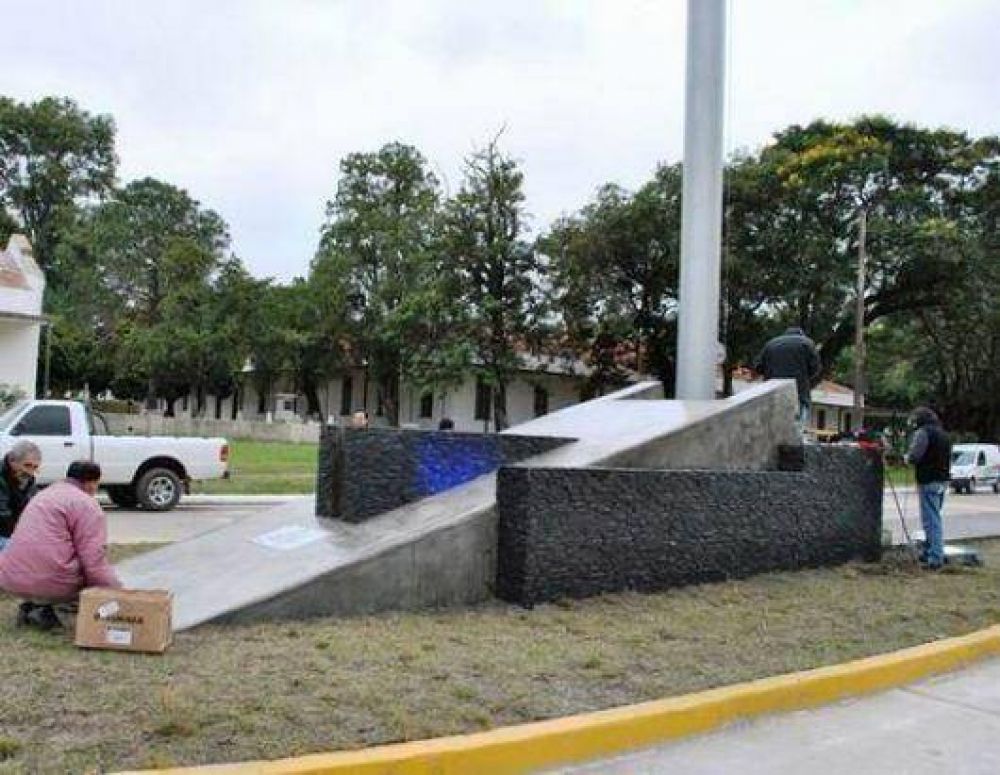 Se inaugurar� el m�stil de 30 metros en un acto encabezado por Camau
