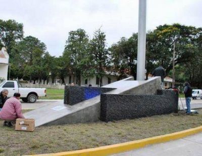 Se inaugurar� el m�stil de 30 metros en un acto encabezado por Camau