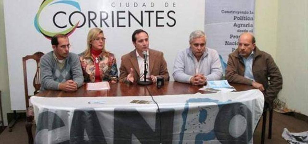 Sigue con el ultraje a las instituciones: Camau encabez� un acto pol�tico partidario en la municipalidad