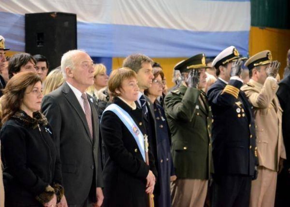 Fabiana R�os encabez� en Ushuaia el acto Central por el D�a de la Bandera