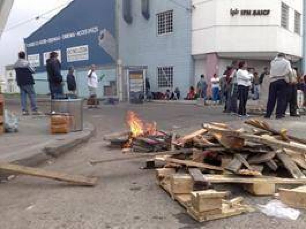 Patoteros vinculados al SiMaPe agredieron a marineros del SOMU