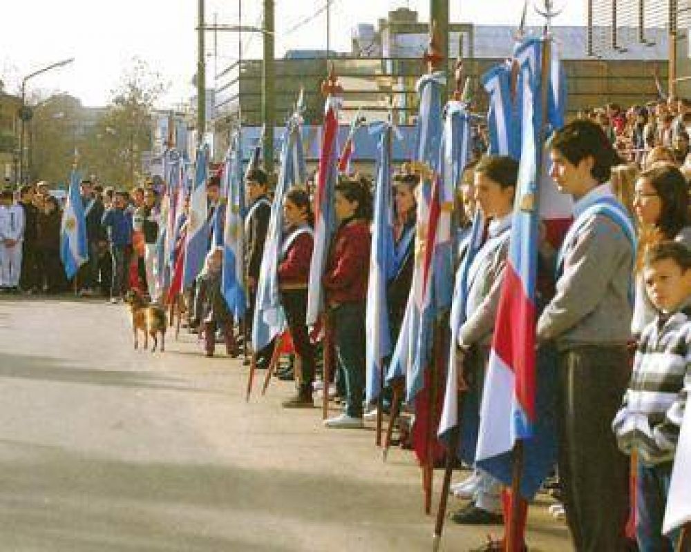 Honras a la Bandera y a su creador