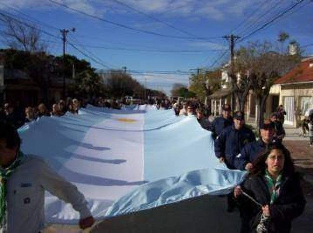 Recordaron a Belgrano y a la Bandera Nacional en Claromec�