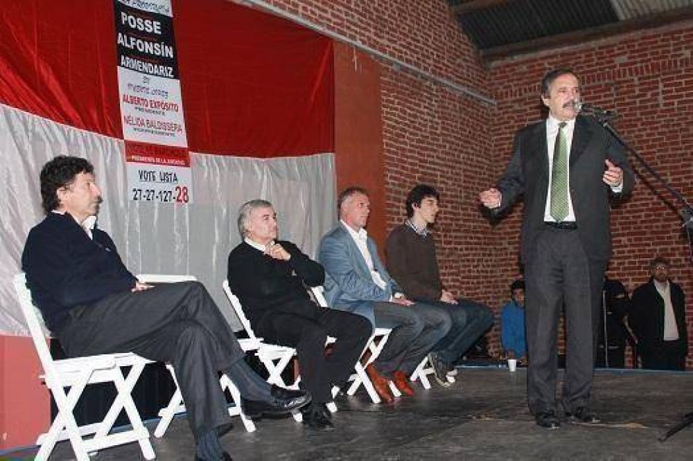 La lista 27 cerr� su campa�a en Vicente L�pez con Posse y Alfons�n