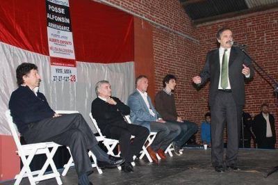 La lista 27 cerr� su campa�a en Vicente L�pez con Posse y Alfons�n