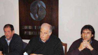 Los empresarios de la pesca le dieron con un �ca�o� al Intendente Municipal