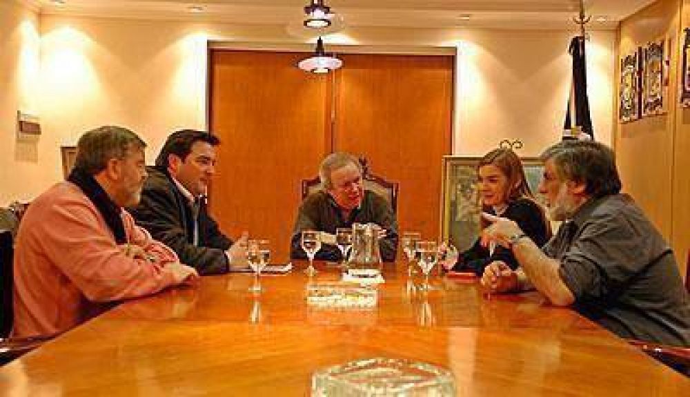 Los intendentes se reunieron con Peralta por los montos del empr�stito