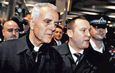 El obispo que niega el Holocausto pidi� perd�n, pero no se retract�