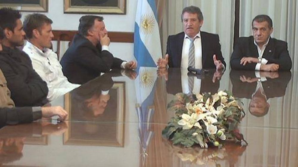 Urribarri felicit� los jugadores de Patronato y lo compar� con su carrera pol�tica