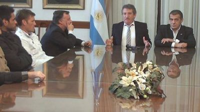 Urribarri felicit� los jugadores de Patronato y lo compar� con su carrera pol�tica