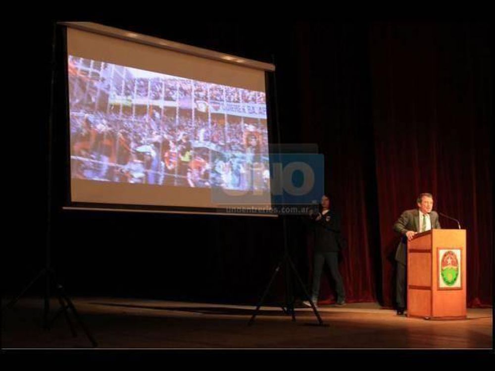Presentaron el proyecto de estadio �nico en el Teatro 3 de Febrero