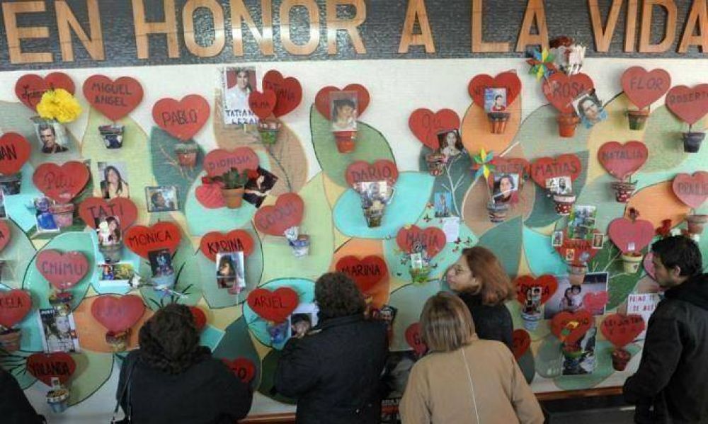 Familiares de las v�ctimas del accidente ferroviario de Once inauguraron un memorial