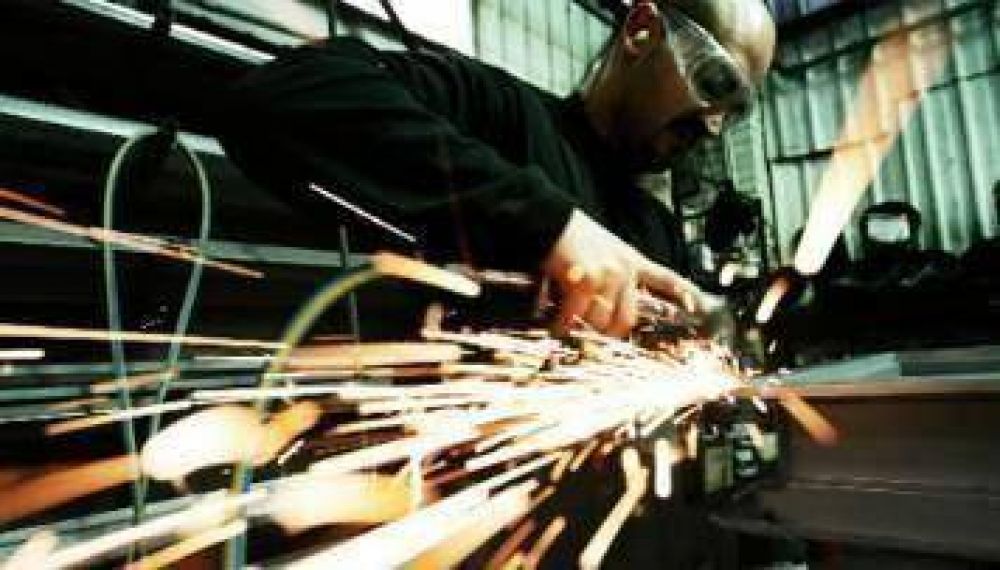 Por ca�da en siderurgia y fabricaci�n de autos, la industria baj� 4,5% en mayo