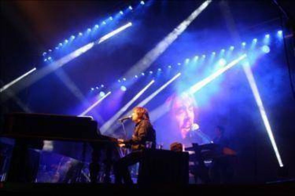 Multitudinario festejo del Aniversario en la Ciudad de Gar�n