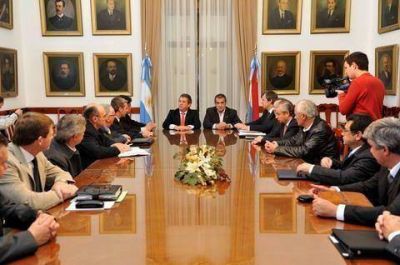 Urribarri recibi� a intendentes vecinalistas