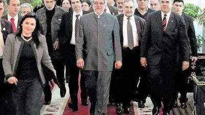 Lugo acat� su destituci�n y asumi� el vicepresidente