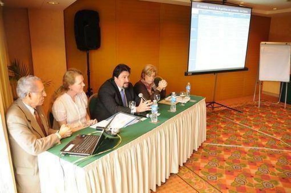 Closs: �La asignaci�n universal es el plan por excelencia que llega a todos los rincones del pa�s�