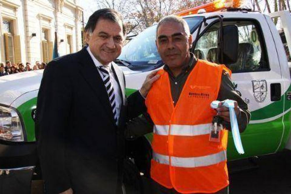 Pereyra entreg� nuevas gr�as para el control de tr�nsito