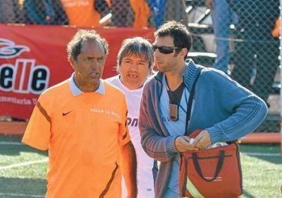 Ajeno a la pulseada de fondo, Scioli se divirti� con Maradona y Kun