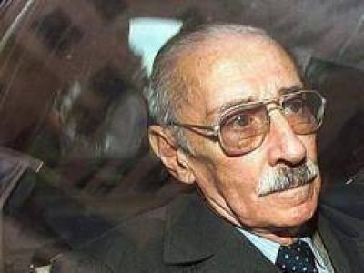 Videla cumple condena en una c�rcel com�n al ser trasladado a Marcos Paz