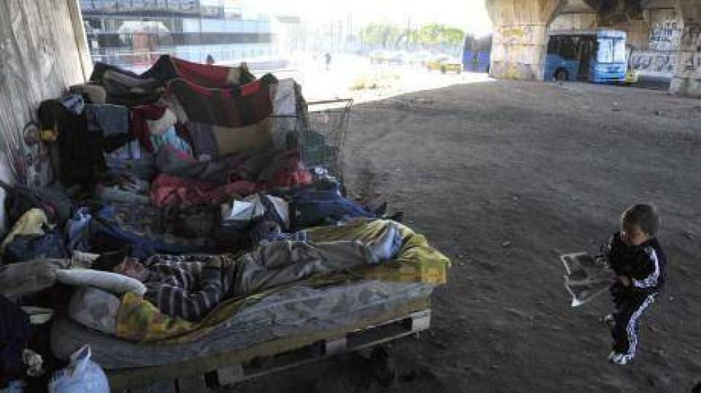 Viven bajo el puente, y los ven s�lo los turistas