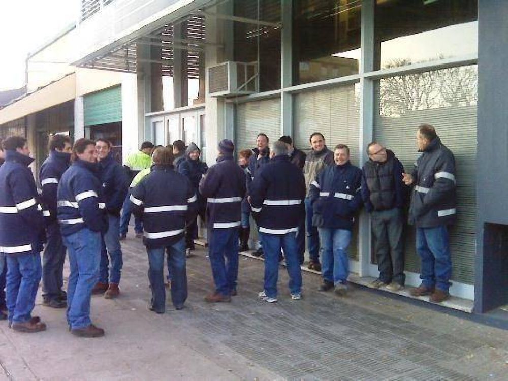 Paro en Camuzzi: "la empresa ofreci� cero por ciento de aumento", dicen los trabajadores