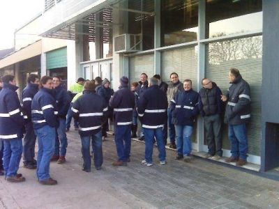 Paro en Camuzzi: "la empresa ofreci� cero por ciento de aumento", dicen los trabajadores
