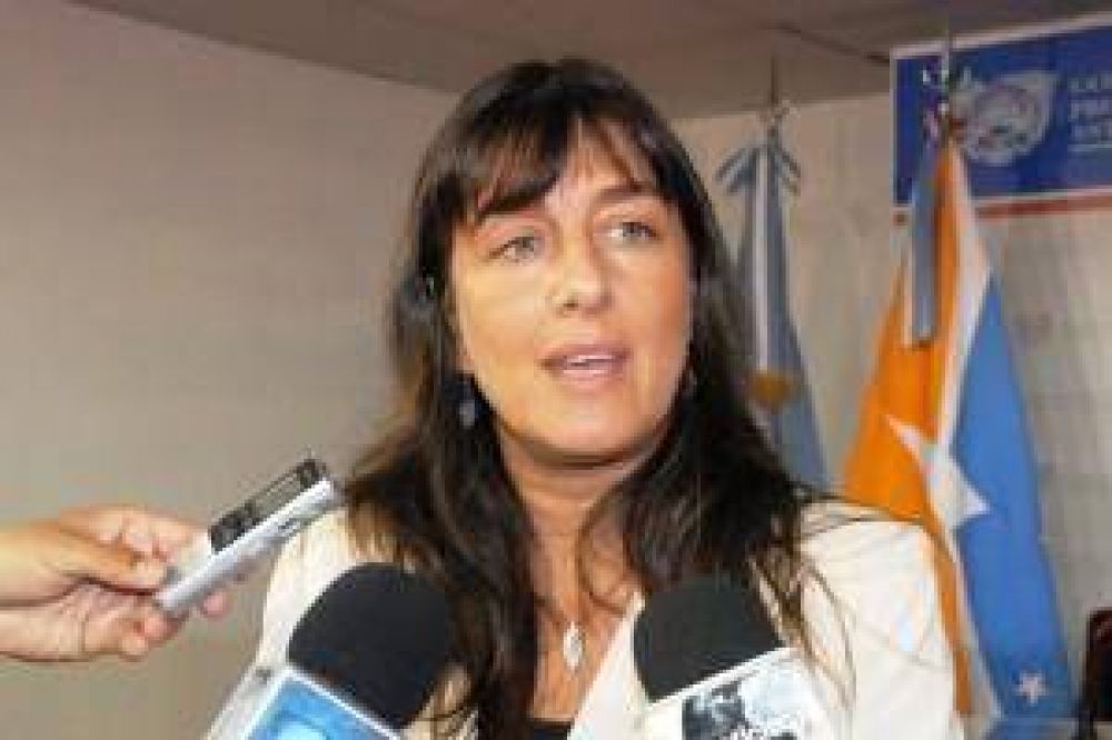 La Ministra de Salud sigue de gira por el pa�s y los fueguinos sufren a la Salud P�blica