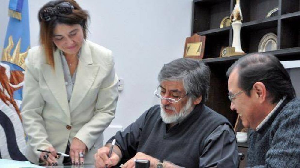 C�rdoba compr� los camiones en concesionaria de Comodoro