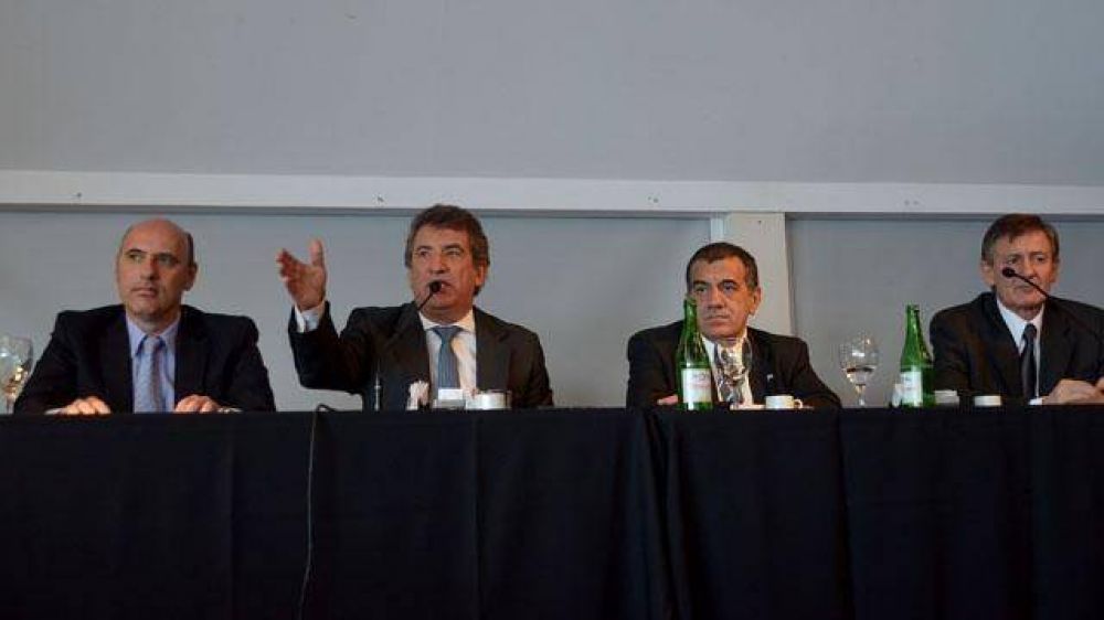 Urribarri junt� a 300 intendentes y legisladores por los cr�ditos de Anses