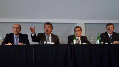 Urribarri junt� a 300 intendentes y legisladores por los cr�ditos de Anses
