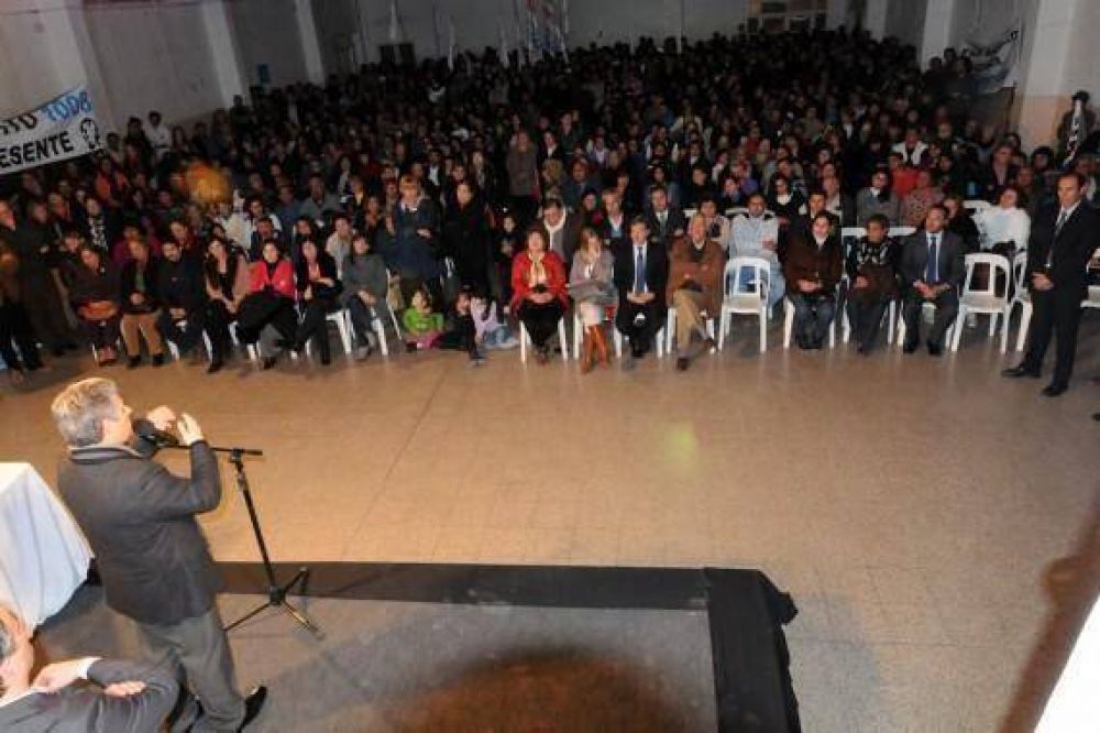 El Gobernador de la Provincia presidi� el lanzamiento del plan �Mi casa, mi escritura�