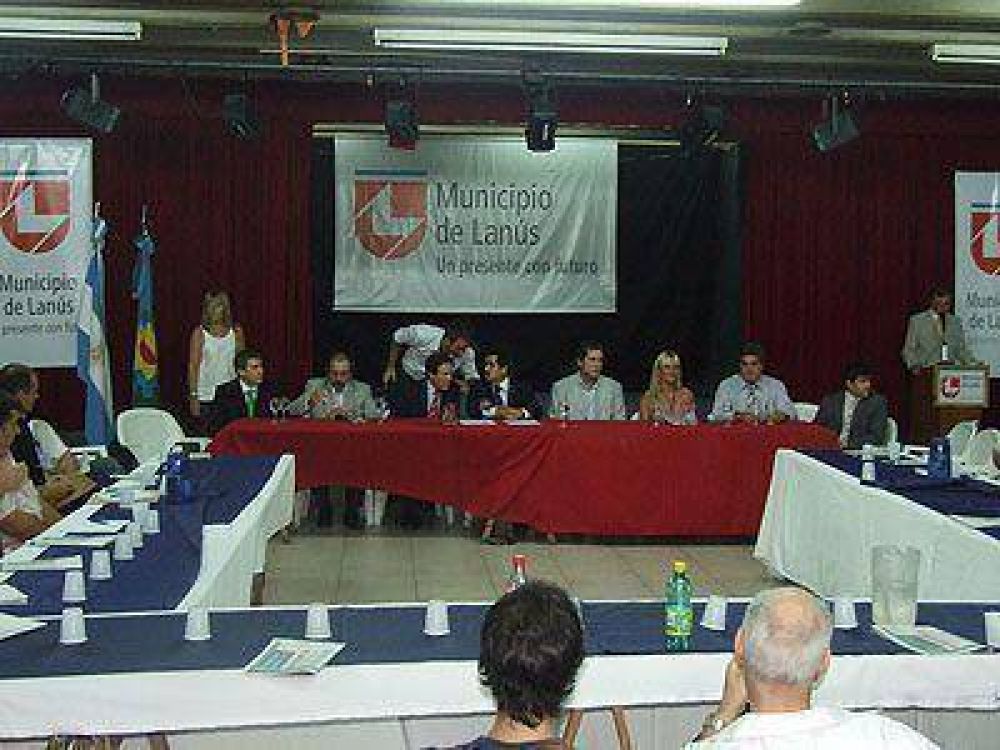 D�az P�rez y Arl�a se reunieron con empresarios locales.