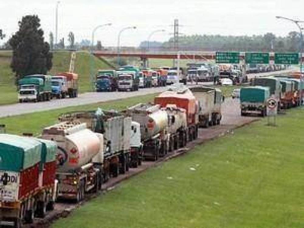 Alrededor de 800 personas viajaron a apoyar el paro de camioneros