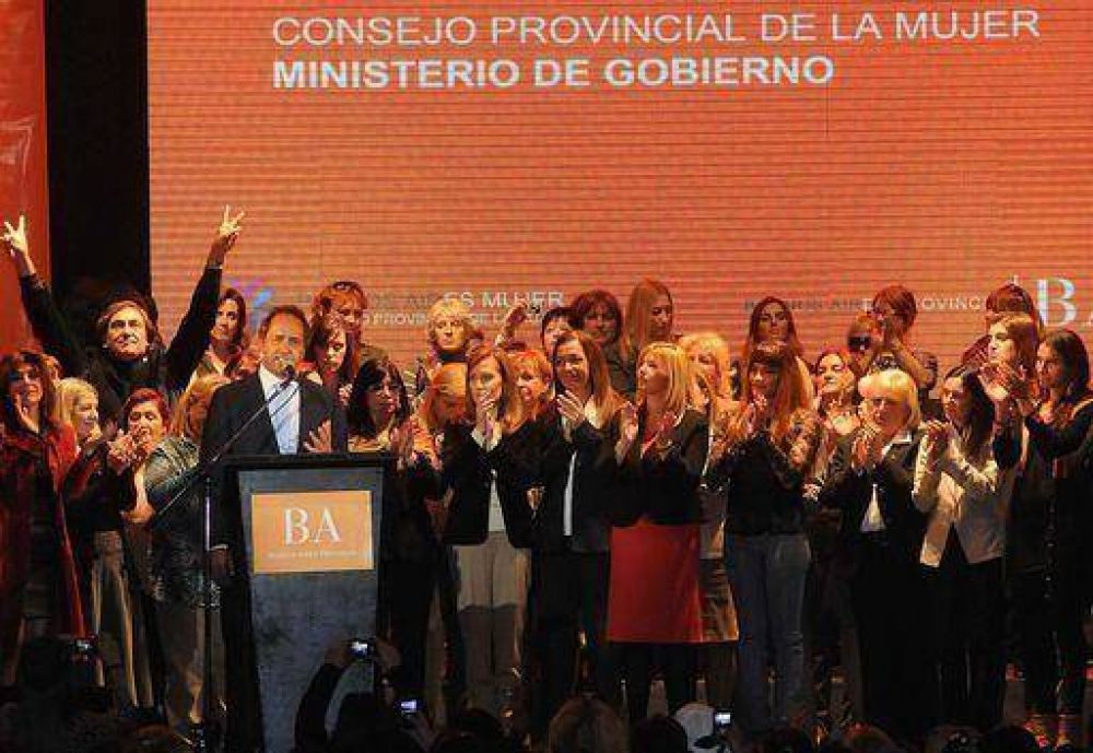 Intendente Selva junto a Scioli, en Ituzaing�
