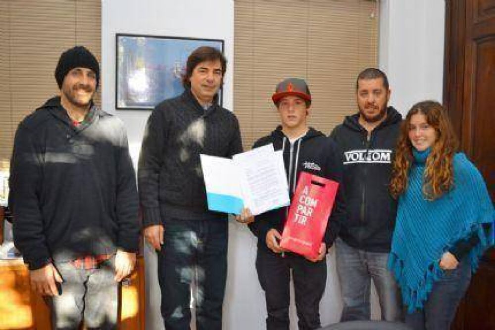 El surfista Felipe Surez fue declarado Embajador Turstico por el EMTur
