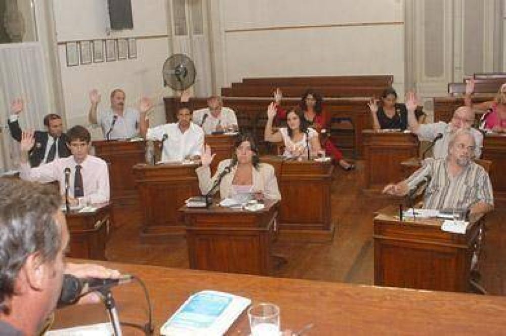 El oficialismo aprob� la pr�rroga de la concesi�n del transporte.