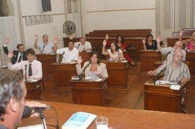 El oficialismo aprob� la pr�rroga de la concesi�n del transporte.