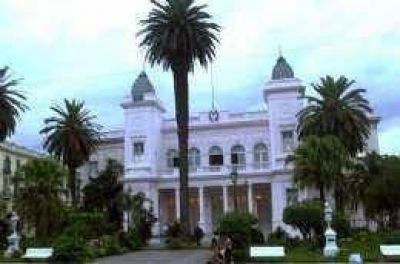 Cobraron los empleados, pero los legisladores deber�n esperar