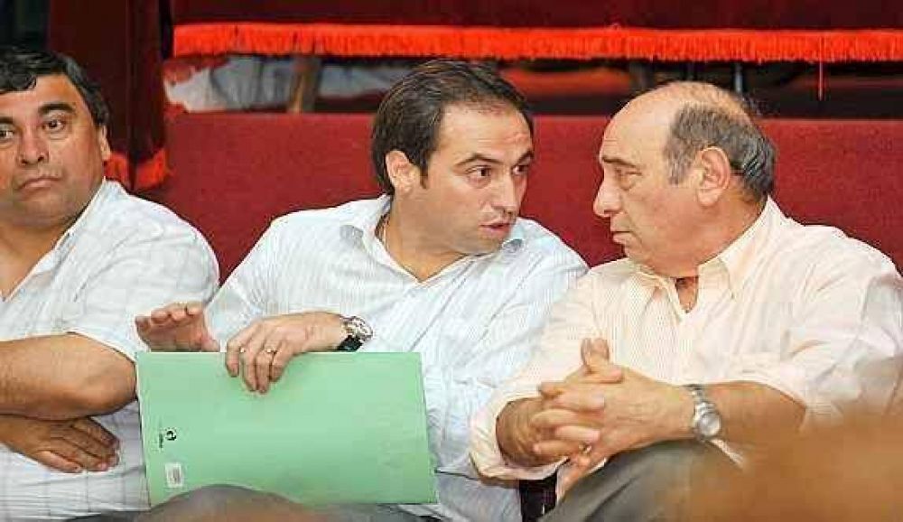 Con Mart�, Mestre llam� a la unidad.