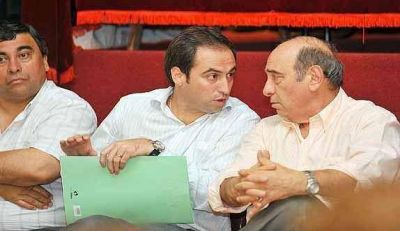 Con Mart�, Mestre llam� a la unidad.