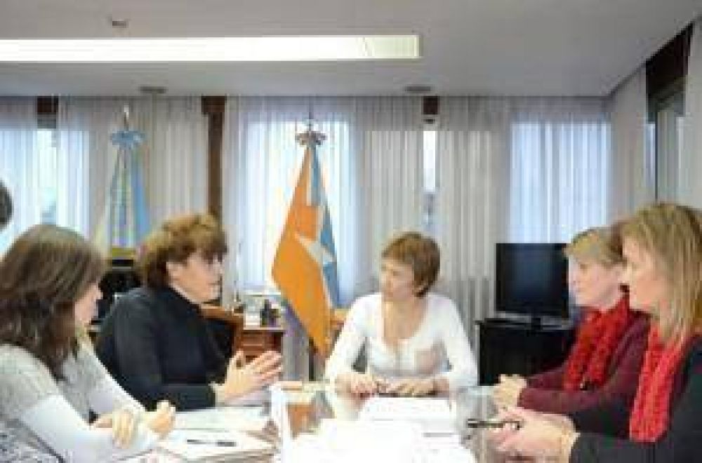 La Gobernadora recibi� a representantes del Registro Nacional de Informaci�n de Personas Menores Extraviadas