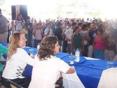 Luc�a Corpacci y Alicia Kirchner visitaron entidades sociales 