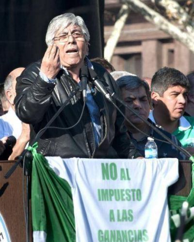 PARO: Moyano llen� la Plaza de Mayo y acus� a Cristina de actuar con "una soberbia abrumadora"