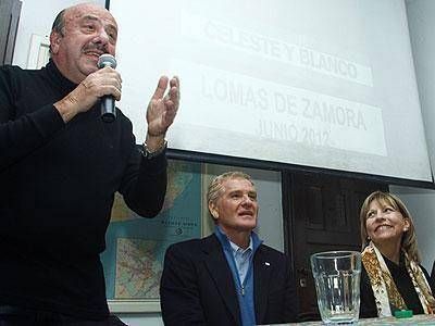 De Narv�ez inaugur� la �Casa de Uni�n Celeste y Blanco� en Lomas