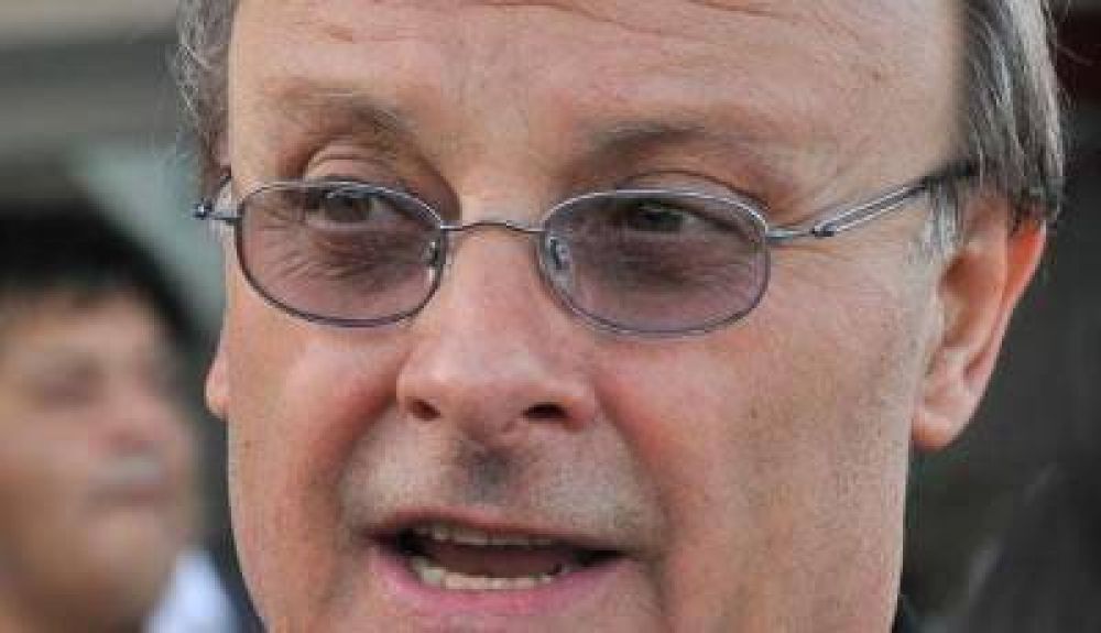 Di Pierro: Vamos a ver si Comodoro Rivadavia quiere seguir siendo el hijo de la pavota