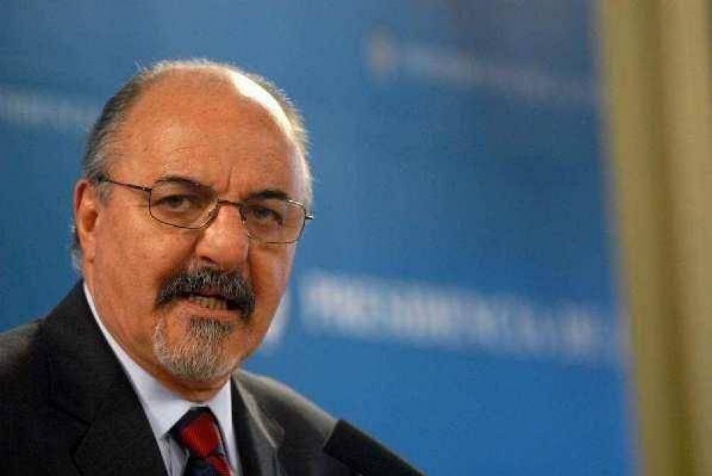 Tomada anunci� planes de formaci�n a petroleros "victimas de la anterior gesti�n en YPF"
