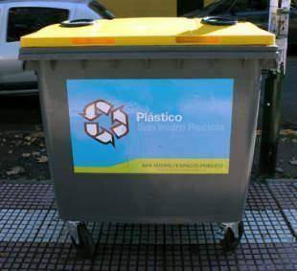 Instalan contenedores de reciclado en plazas de San Isidro