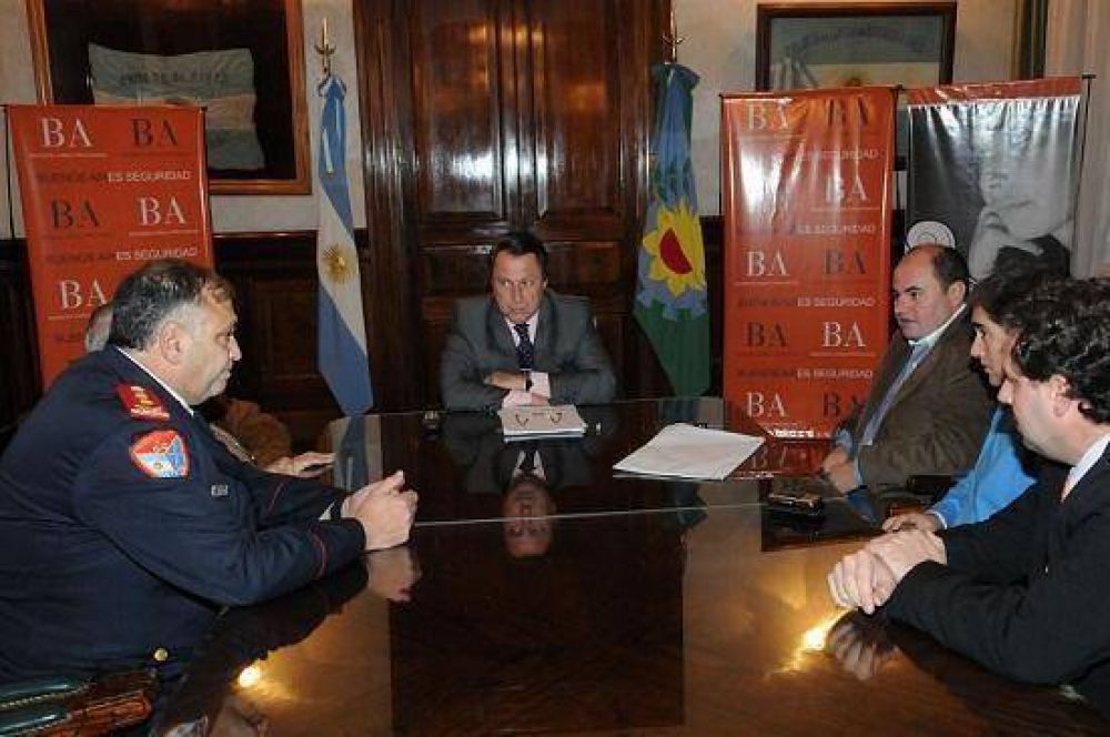 Piden que Jorge Macri cumpla con el financiamiento a los bomberos