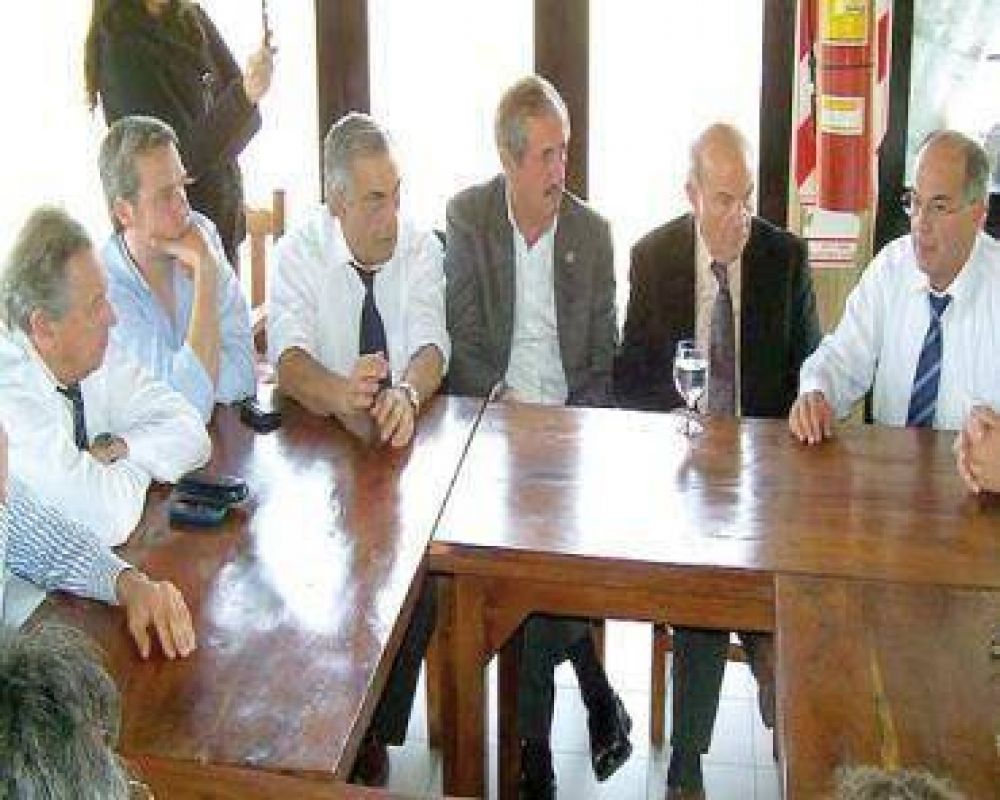 Se reuni� en nuestra ciudad el Comit� de Hidrov�a